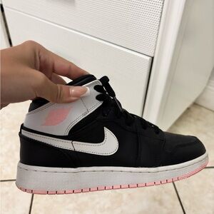 Jordan Black Sneakers